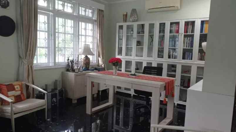 dijual rumah jl raya cibubur