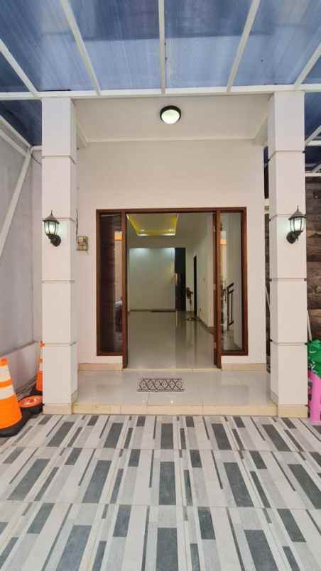 dijual rumah jl raya kodau