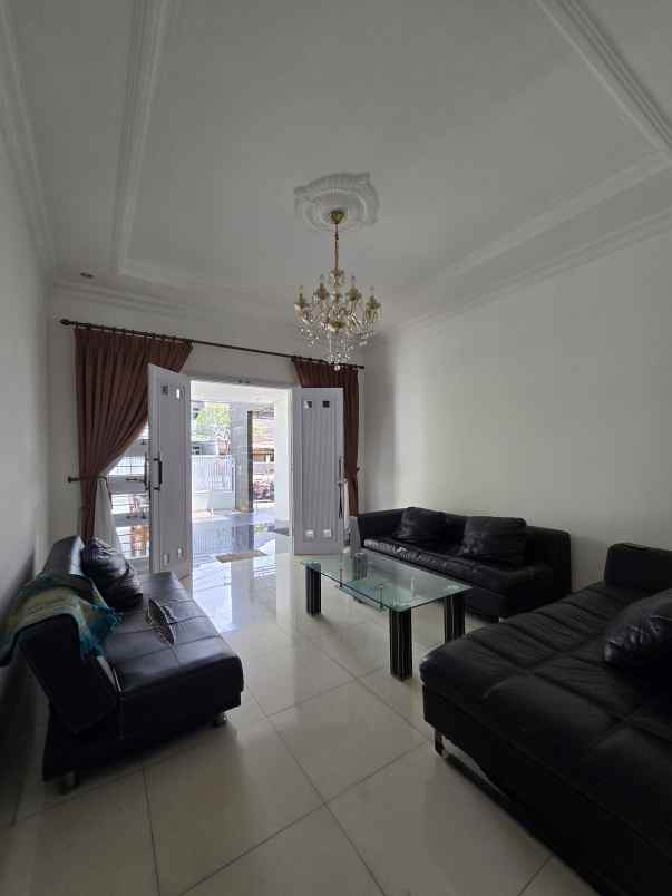 dijual rumah jl raya komplek duren