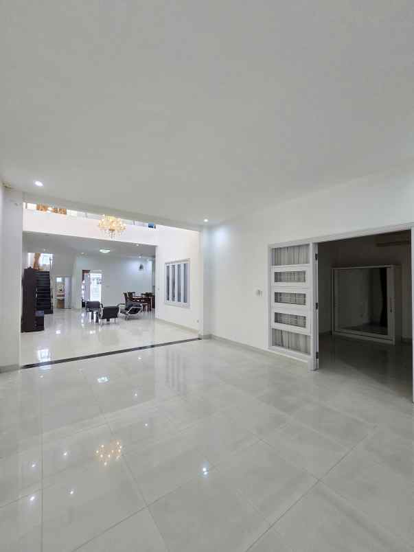 dijual rumah jl raya komplek duren