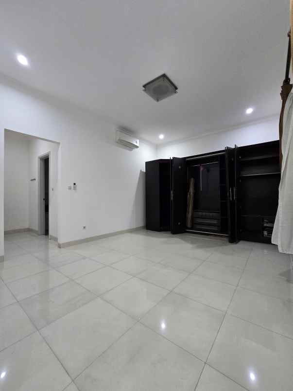 dijual rumah jl raya komplek duren