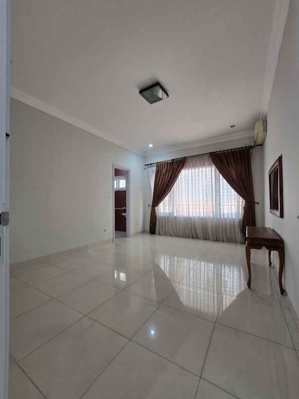 dijual rumah jl raya komplek duren