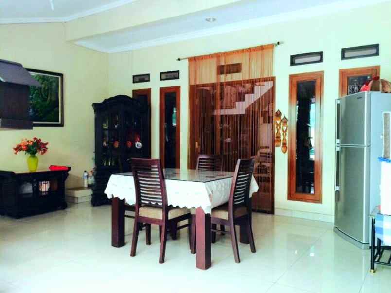 dijual rumah jl raya padalarang