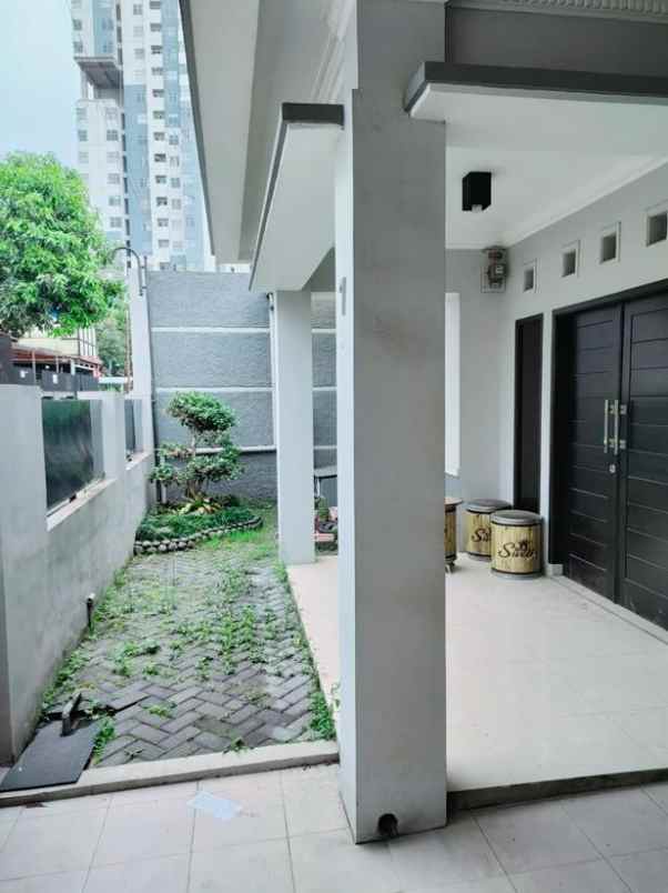 dijual rumah jl sekelimus