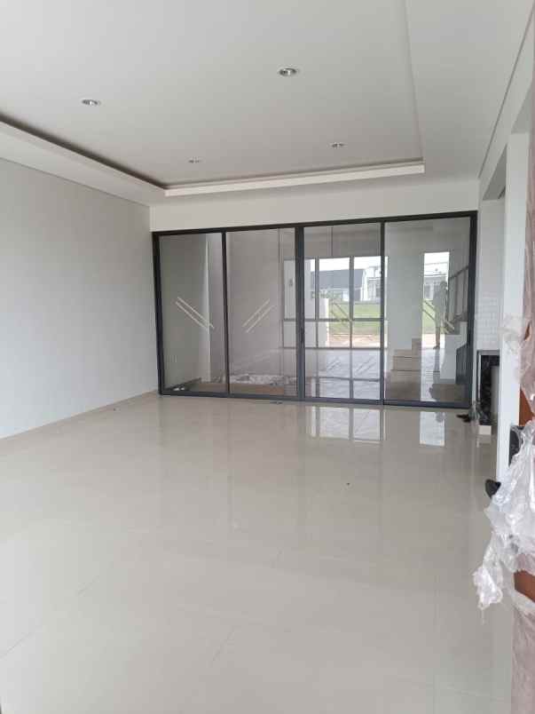 dijual rumah jl setraduta