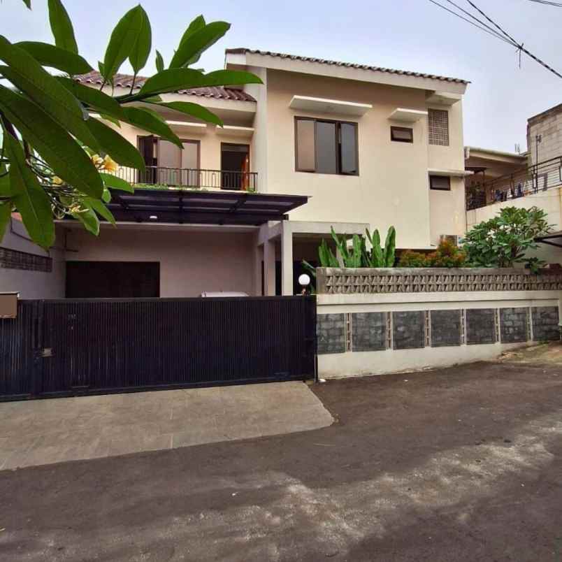 dijual rumah jl singgalang limo kec