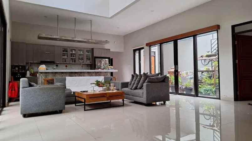 dijual rumah jl singgalang limo kec