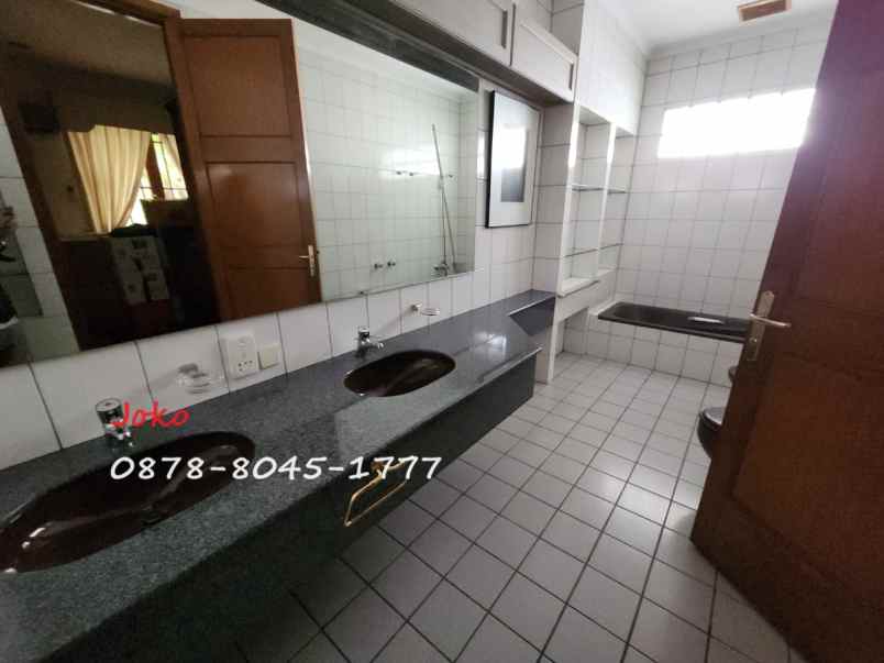 dijual rumah jl sriwijaya