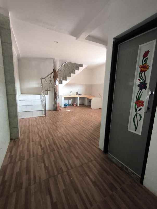 dijual rumah jl surya lestari