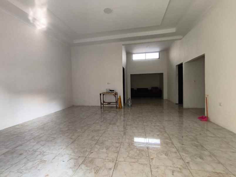 dijual rumah jl surya lestari