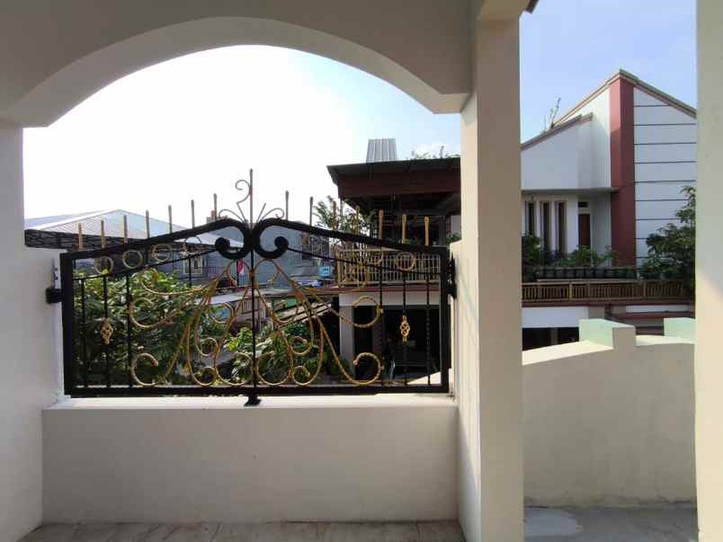 dijual rumah jl surya lestari