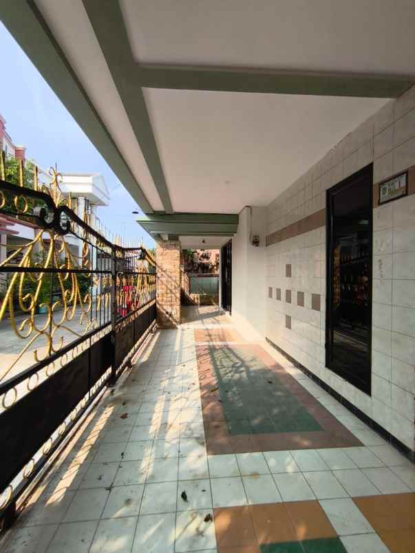 dijual rumah jl surya lestari