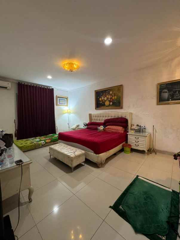 dijual rumah jl wisata utama ciangsana