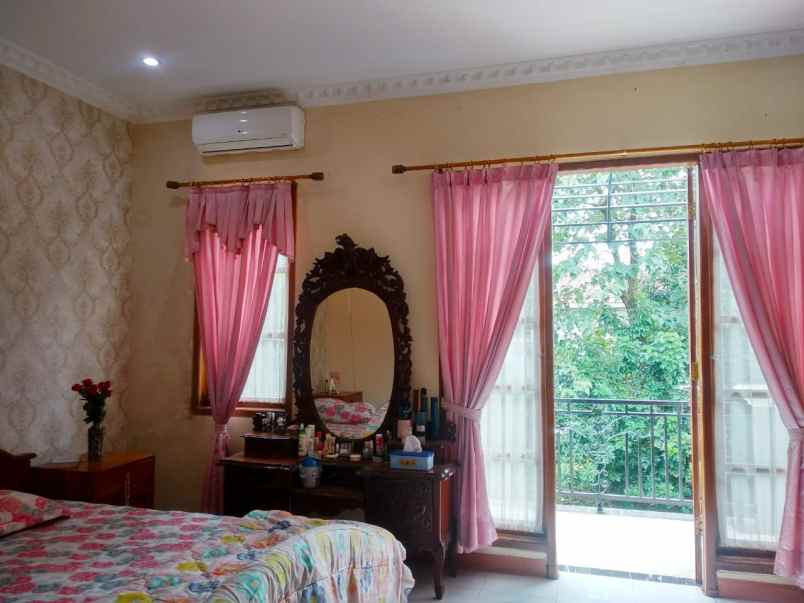 dijual rumah jln raya cibubur