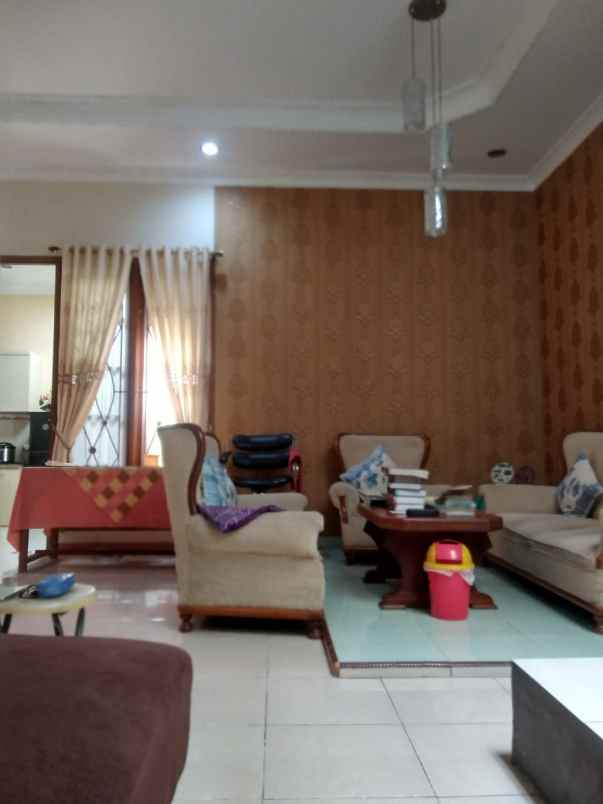 dijual rumah jln raya cibubur