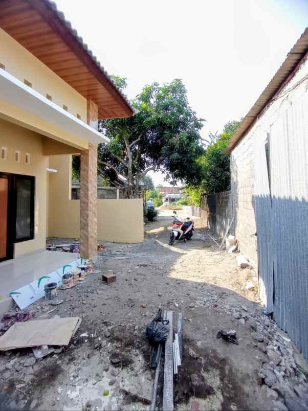 dijual rumah kadisoka
