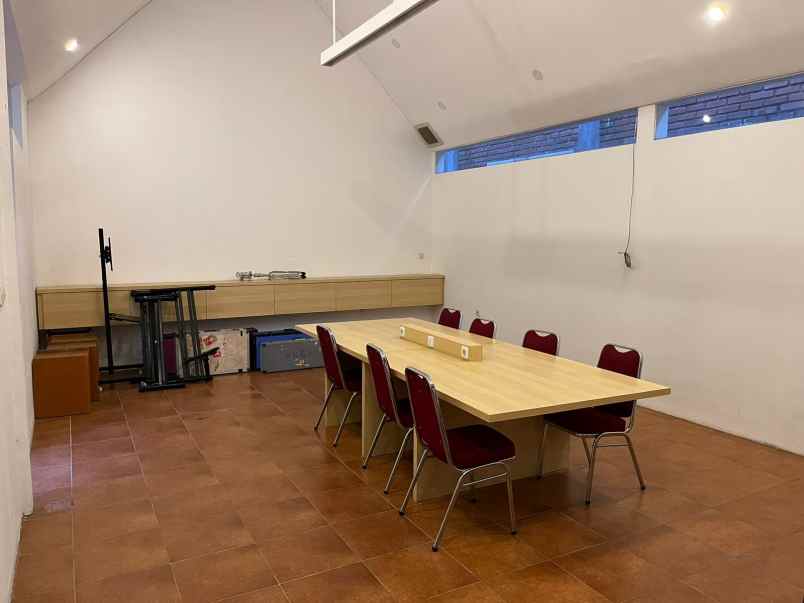 dijual rumah kantor di jalan dipatiukur dago bandung