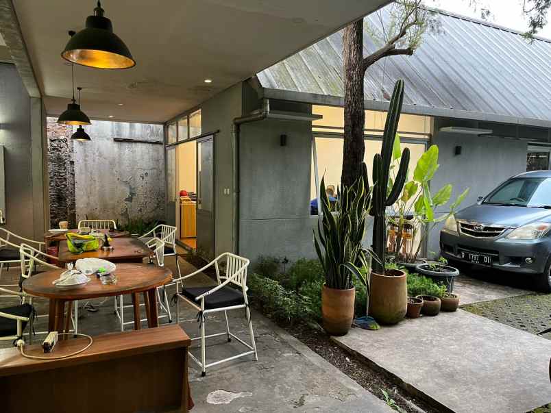 dijual rumah kantor di jalan dipatiukur dago bandung