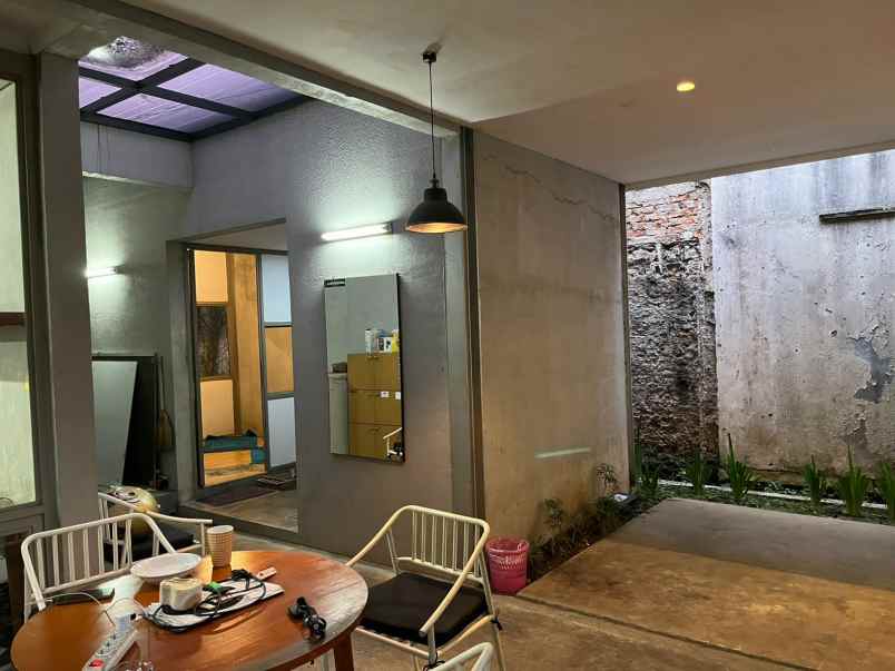 dijual rumah kantor di jalan dipatiukur dago bandung