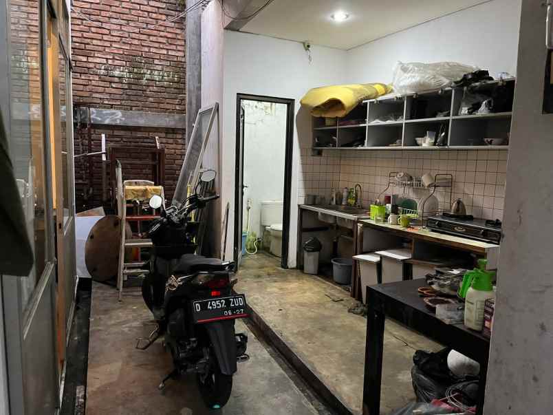 dijual rumah kantor di jalan dipatiukur dago bandung