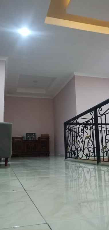 dijual rumah karang temgah ciledug