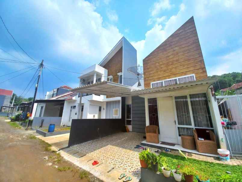 dijual rumah kayumanis