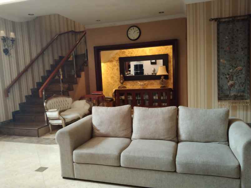 dijual rumah kebayoran baru