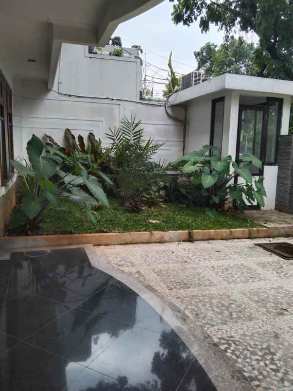 dijual rumah kebayoran baru