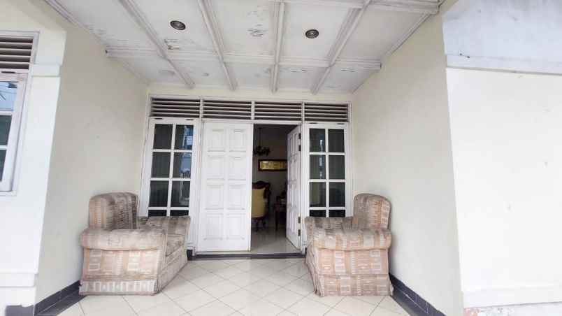 dijual rumah kebayoran baru