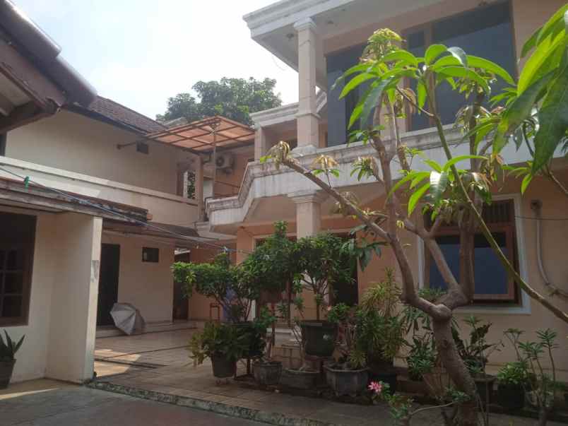 dijual rumah kebayoran lama