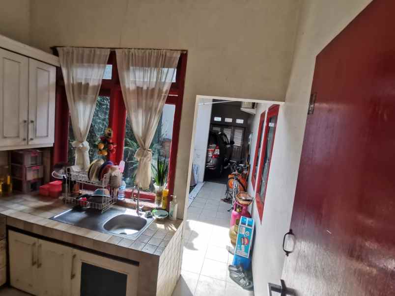 dijual rumah kebonsari