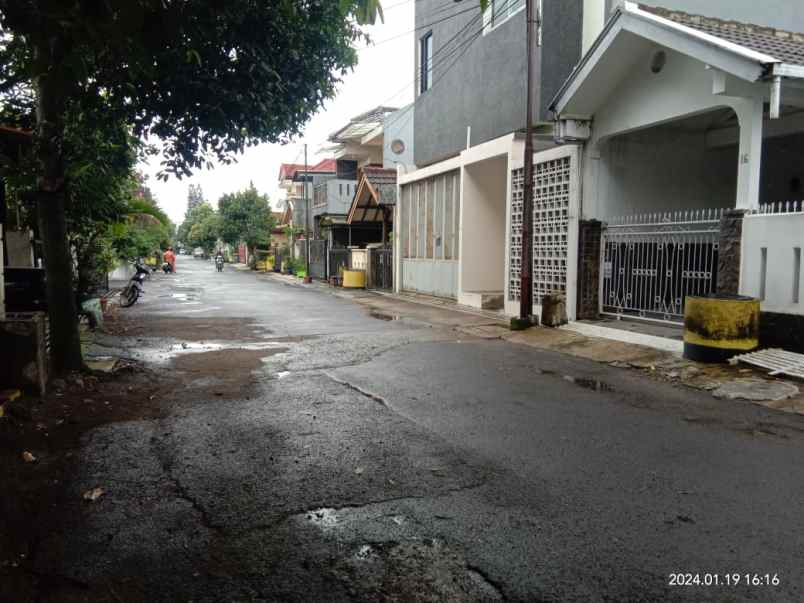 dijual rumah kiara asri