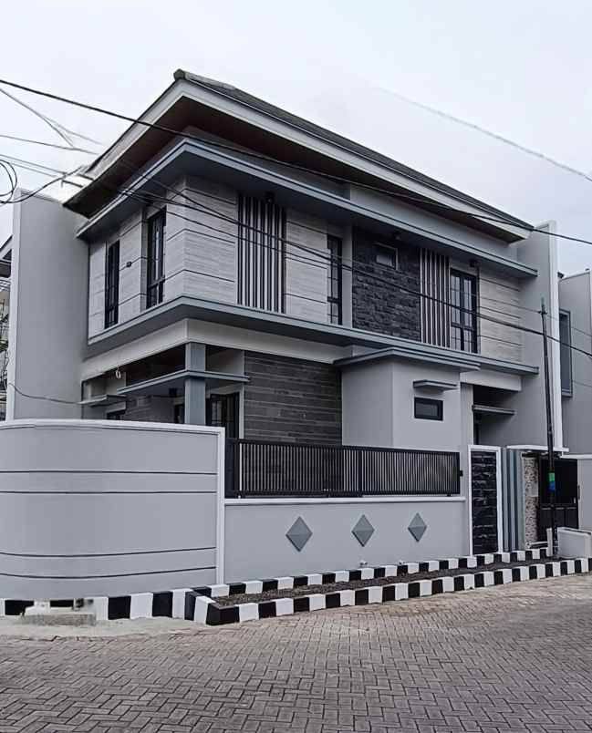 dijual rumah klampis anom