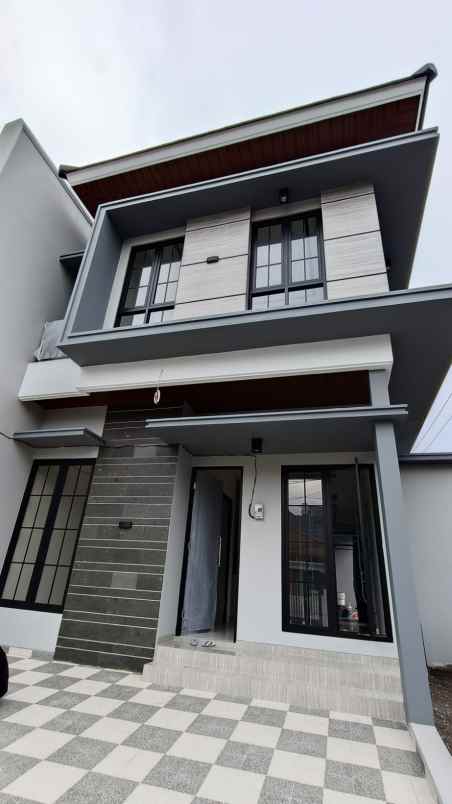 dijual rumah klampis anom