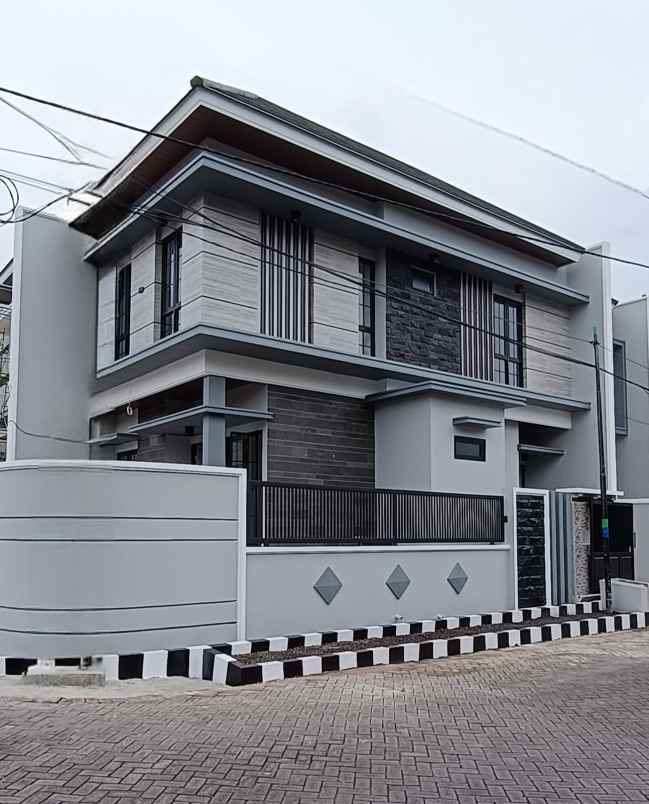 dijual rumah klampis anom