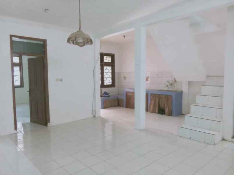 dijual rumah komp melati indah