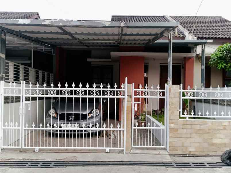 dijual rumah komplek astom residence