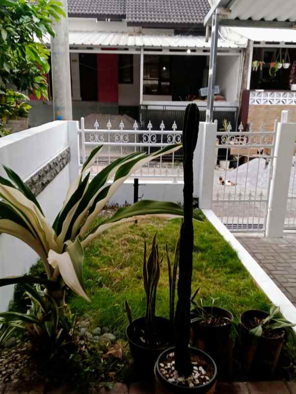 dijual rumah komplek astom residence