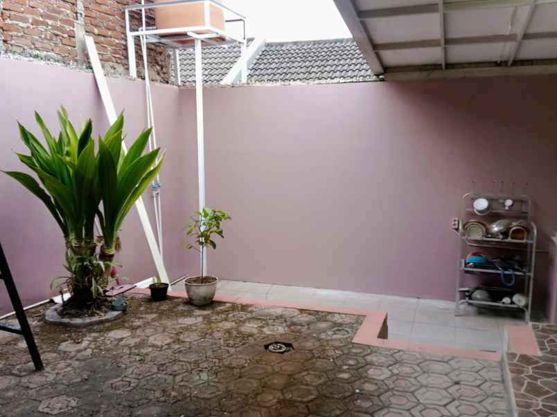 dijual rumah komplek astom residence