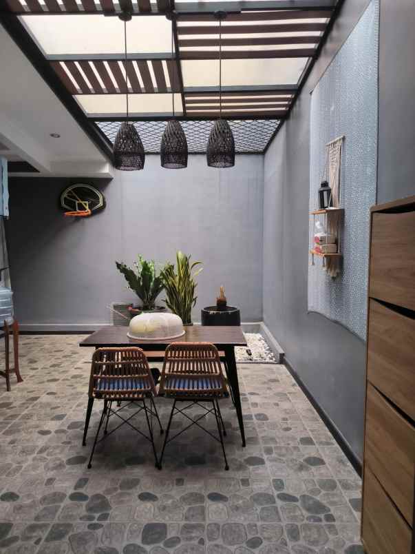 dijual rumah komplek bali garden city view