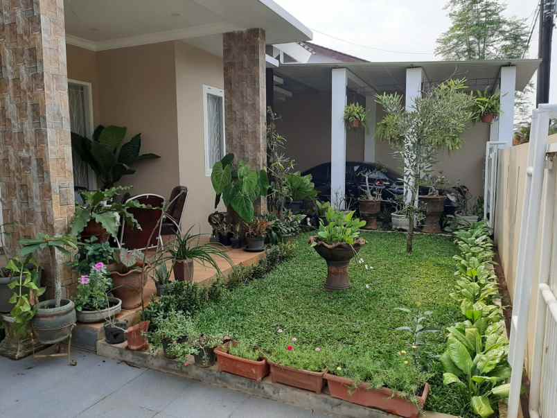 dijual rumah komplek bina marga