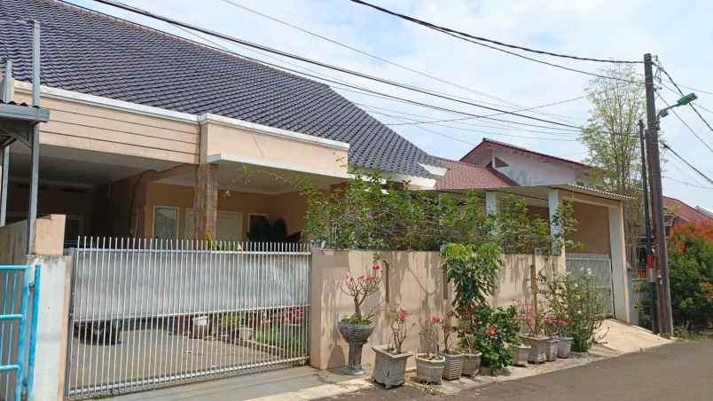 dijual rumah komplek bina marga