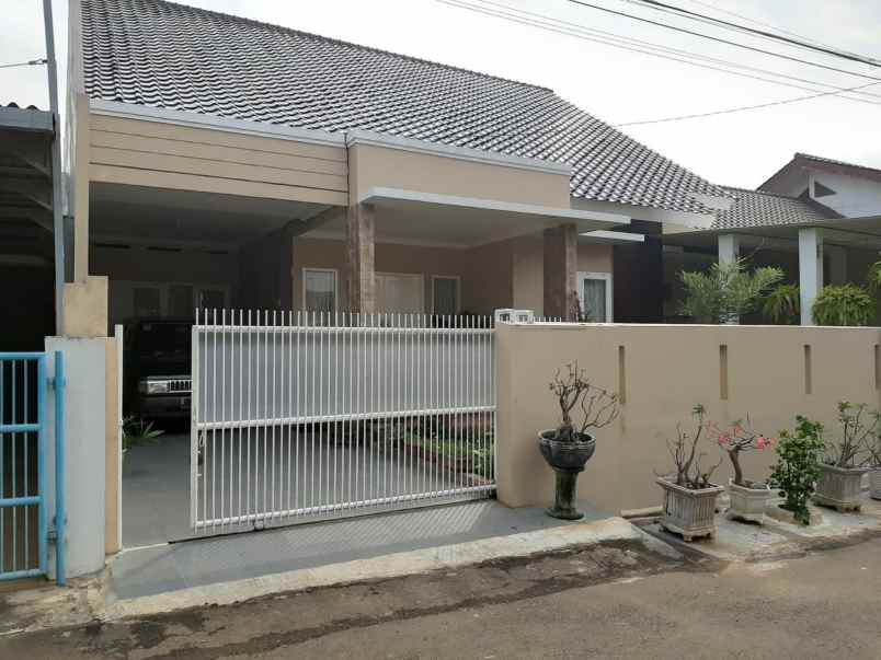 dijual rumah komplek bina marga