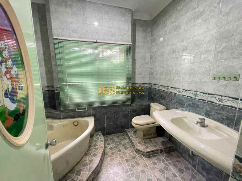 dijual rumah komplek cemara hijau jalan