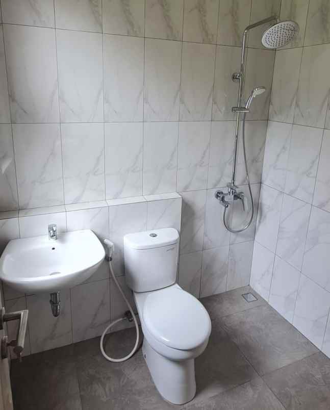 dijual rumah komplek cipinang elok 2