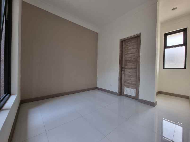 dijual rumah komplek cipinang elok 2