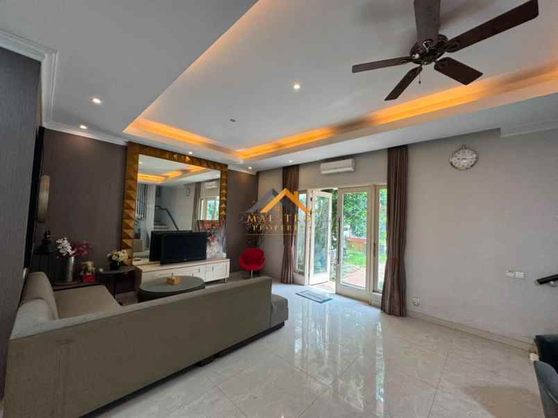dijual rumah komplek citraland gama