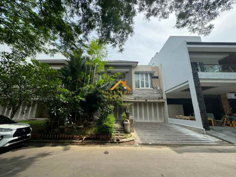 dijual rumah komplek citraland gama