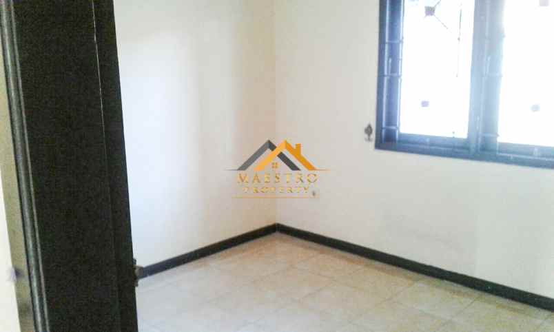 dijual rumah komplek griya kesatria