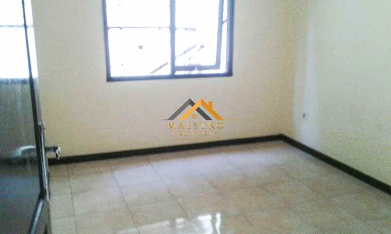 dijual rumah komplek griya kesatria